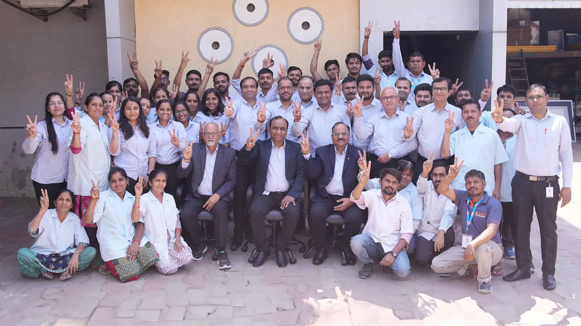 Why Businesses Prefer Working with a Listed Solar EPC Company Like GRE